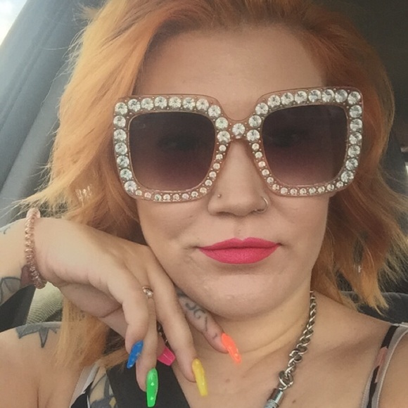 Meet your Posher, Lindsey - Picture 3 of 3